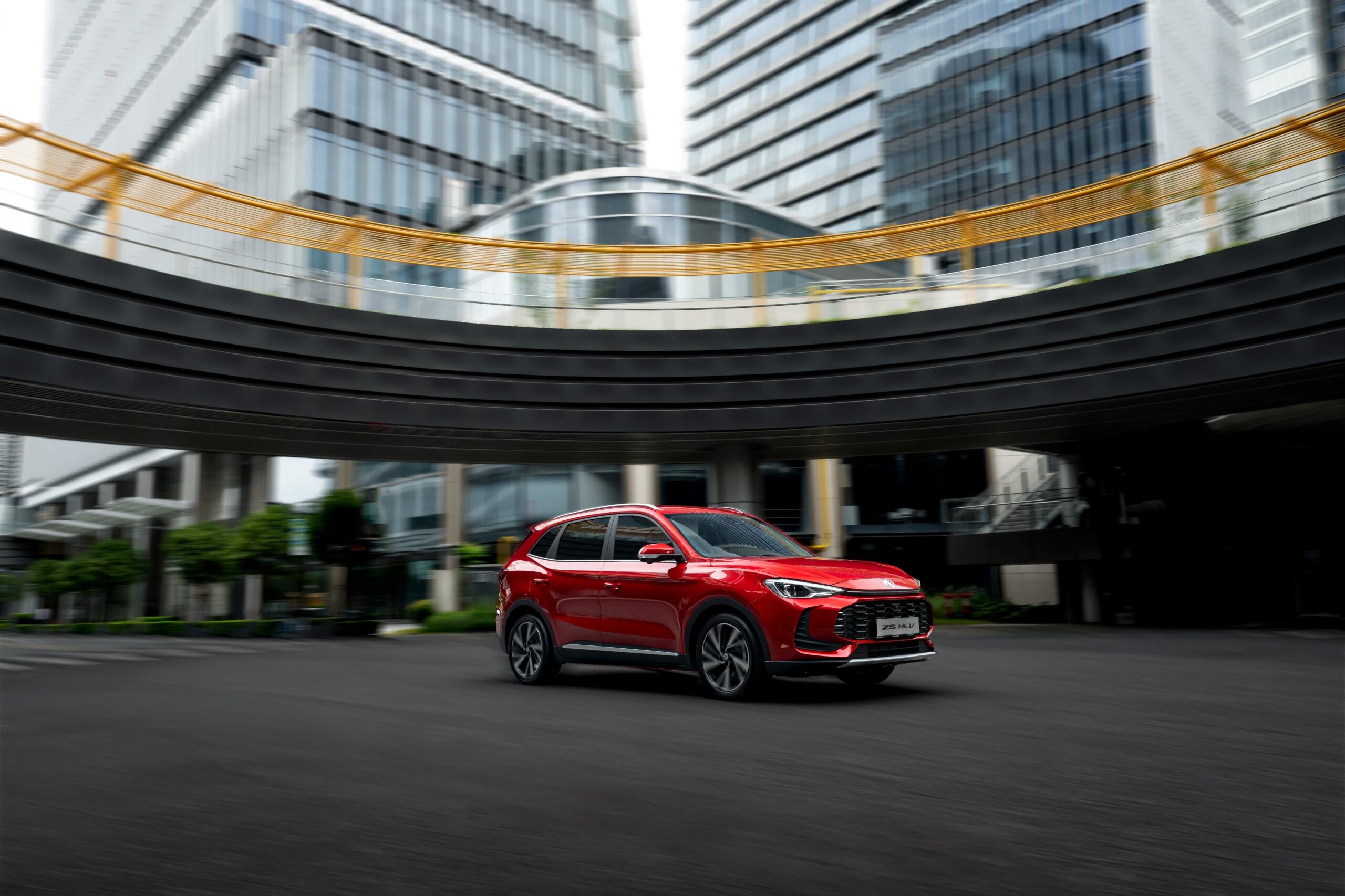 MG ZS in der Stadtkulisse